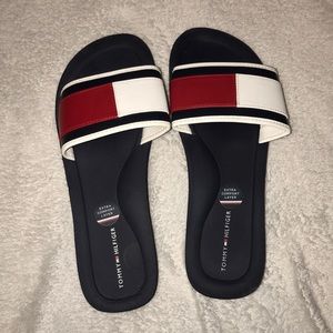 TOMMY HILFIGER SLIDES